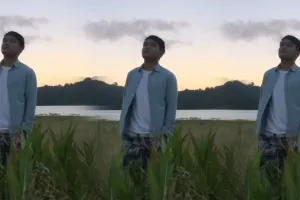 Makam Eril didesain oleh Ridwan Kamil, terletak di tepi sungai dan mas