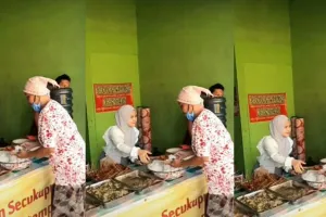 Kisah inspiratif wanita asal Blitar buka warung makan gratis