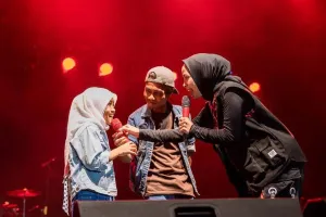 Momen Tantri Kotak ajak pengamen cilik manggung suaranya bikin merindi