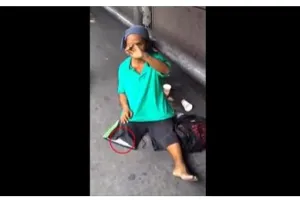 VIDEO: Ternyata begini trik 'kaki buntung' pengemis