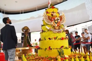 Tumpeng raksasa buatan koki Indonesia pecahkan rekor dunia