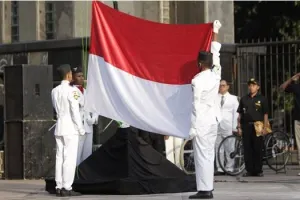 Kenapa upacara bendera itu setiap hari Senin? 
