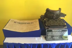 Ternyata dulu pernah ada mesin ketik huruf Jawa, begini bentuknya!