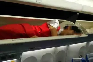 Paksa pramugarinya tidur di bagasi, maskapai ini dituntut minta maaf