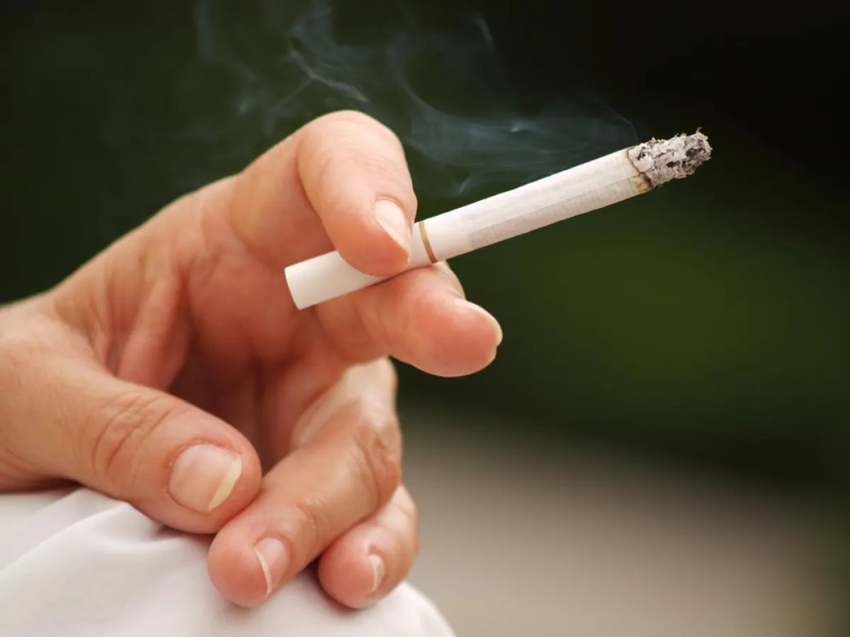 Sebab-sebab tak terduga ini bikin cewek suka merokok, duh!