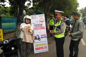 Kerennya Polres Jember, warga yang tertib berkendara dihadiahi motor!