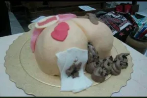 8 Kue ulang tahun kok begini banget, bikin mual....