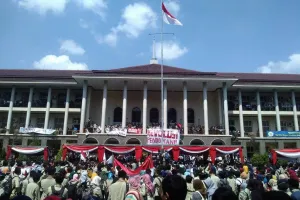 Mahasiswa UGM 'kepung' Balairung, tolak UKT dan relokasi kantin Bonbin