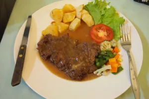 Yuk bikin bistik sapi yang nggak kalah dari steak restoran, gampang!