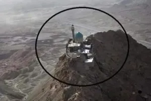 Netizen Malaysia dihebohkan bangunan mirip masjid di puncak gunung