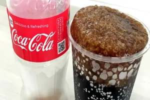 Vending machine ini mampu sulap Coca Cola jadi beku, wow!