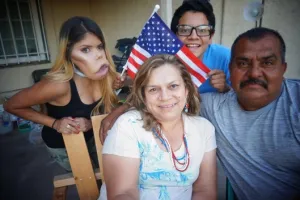 Cewek pengidap tumor wajah ini ajari menerima diri sendiri, salut