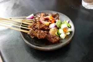 10 Sate khas Indonesia ini unik banget, ada yang daging ular lho