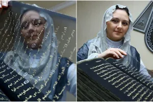 Pelukis ini habiskan 3 tahun tulis Alquran di kain sutera