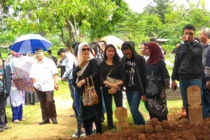 Salah satu korban pembunuhan Pulomas, teman sekolah Azriel Hermansyah 