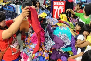 Ini penjelasan kenapa terlalu sering belanja malah bikin kamu stres