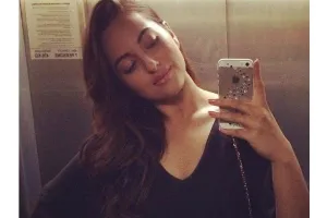 Ini alasan kenapa selalu ada cermin di dalam lift, oh gitu ternyata