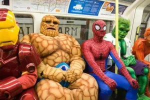 10 Foto cosplayer saat di kehidupan sehari-hari ini mengocok perut 