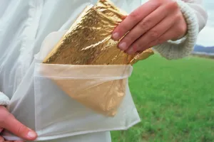 Rumah ini bisa dilipat kecil hingga dimasukkan ke dalam saku celana