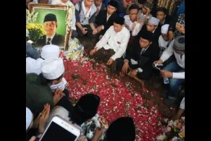 Jusuf Kalla iringi prosesi pemakaman KH Hasyim Muzadi