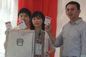 Jaksa bacakan tuntutan, Ahok terlihat tenang