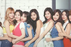 Yuk intip foto masa kecil personel girl grup Twice, imut & ngegemesin