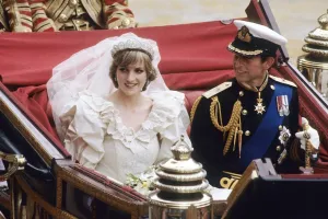 Kisah hidupnya difilmkan, ini 10 foto Lady Diana yang jarang diketahui