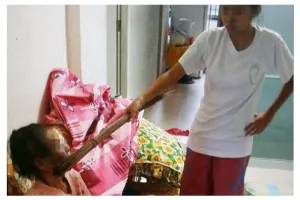 5 Kelakuan miris anak tega pukul ibunya, alasannya ternyata sepele