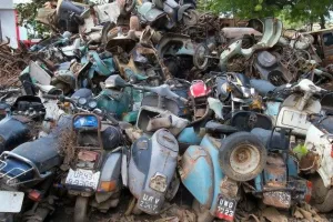 Rongsokan vespa tua ini diubah jadi kursi, hasilnya keren abis