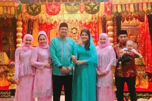 7 Potret kekompakan Kahiyang dengan keluarga besar Bobby Nasution