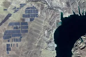 Ini penampakan 4 juta panel surya di China dari angkasa, ada yang aneh