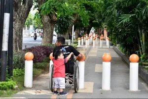 Kursi roda nggak bisa lewat trotoar, ini curhat difabel
