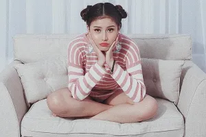 Imut bak idol K-Pop, ini 9 gaya Awkarin dengan rambut kuncir dua