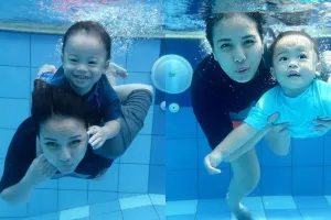 7 Pose Kanaka anak Tya Ariestya saat menyelam, lucunya bikin gemes