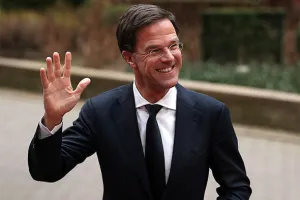 Tak sengaja tumpahkan kopi, aksi PM Belanda Mark Rutte ini bikin salut