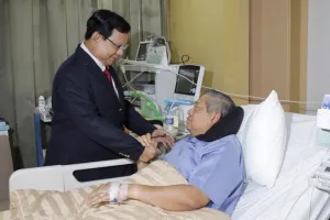 Jenguk SBY di rumah sakit, ini yang dibicarakan Prabowo 