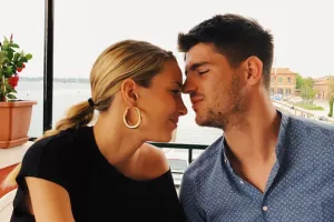 Dikarunia anak kembar, ini 4 momen bahagia Morata dan WAGs seksinya