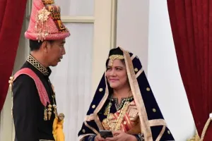 Anggun saat upacara HUT RI, Iriana ternyata sempat makeup sendiri