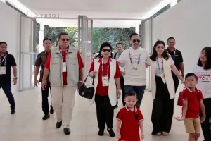 8 Potret seru keluarga SBY nonton Asian Games, kompak baju merah putih