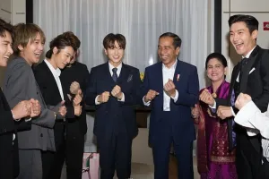 9 Momen kebersamaaan Jokowi & Super Junior di Korsel, akrab abis
