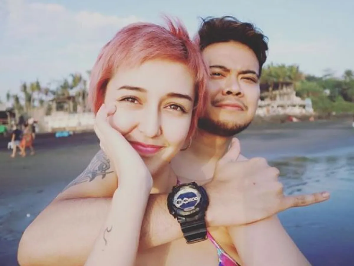 10 Foto mesra Reza SM*SH & model berdarah Jerman, lengket bak prangko