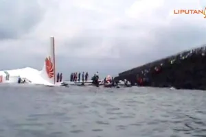 5 Tragedi pesawat jatuh ke laut & sungai, ada yang tak bisa dievakuasi