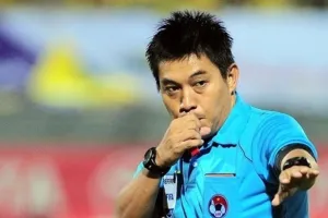 Keputusan kontroversi wasit saat laga Indonesia vs Singapura