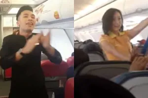 5 Kreativitas awak kabin di pesawat, dari menari hingga menyanyi