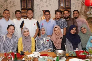 Momen Sandiaga Uno makan siang bareng seleb, berbagi ilmu bisnis