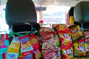 Sediakan snack gratis, alasan driver taksi online ini bikin kagum