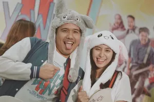 10 Momen Joshua Suherman & kekasih promo Yowis Ben 2, bikin baper