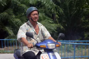 Merokok sambil mengendarai motor bisa didenda Rp 750 ribu