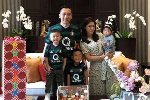 7 Gaya Ibas Yudhoyono pakai jersey sepak bola, apa tim favoritnya?