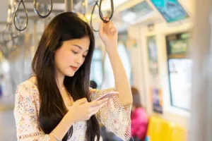 Perlu dicontoh, ini 7 etika orang Jepang ketika menaiki KRL